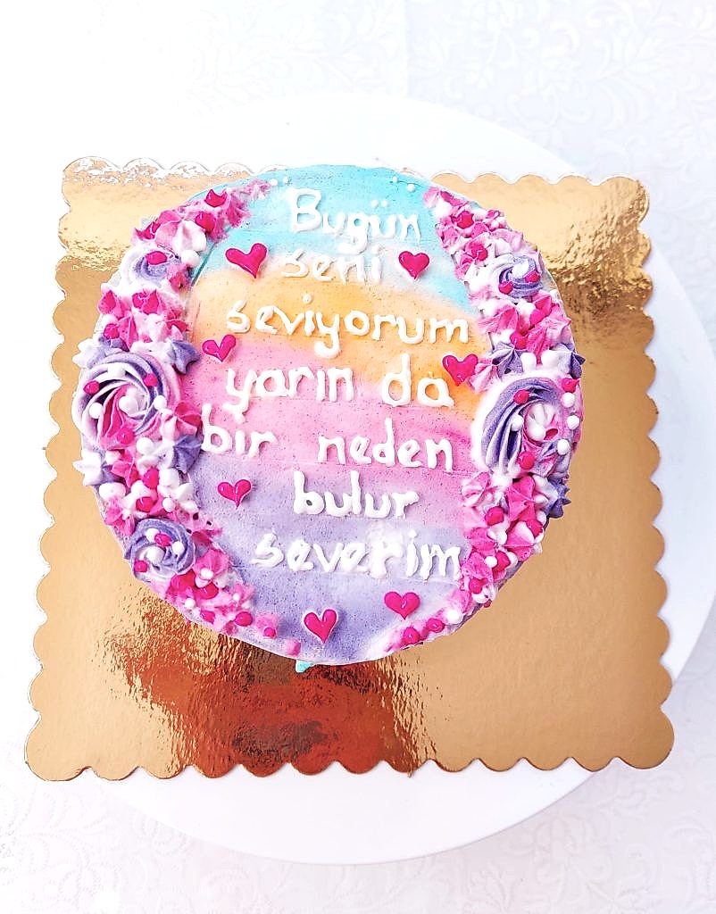 Aynı gün içinde teslim için 07:00 - 18:00 saatleri arasında sipariş verebilirsiniz
Not : Özel Tasarım Pastalar İçin 2 Gün Önce Sipariş Verebilirsiniz