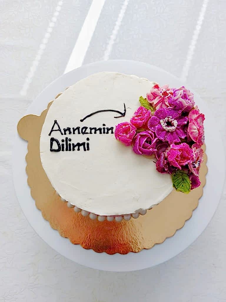 Aynı gün içinde teslim için 07:00 - 18:00 saatleri arasında sipariş verebilirsiniz
Not : Özel Tasarım Pastalar İçin 2 Gün Önce Sipariş Verebilirsiniz