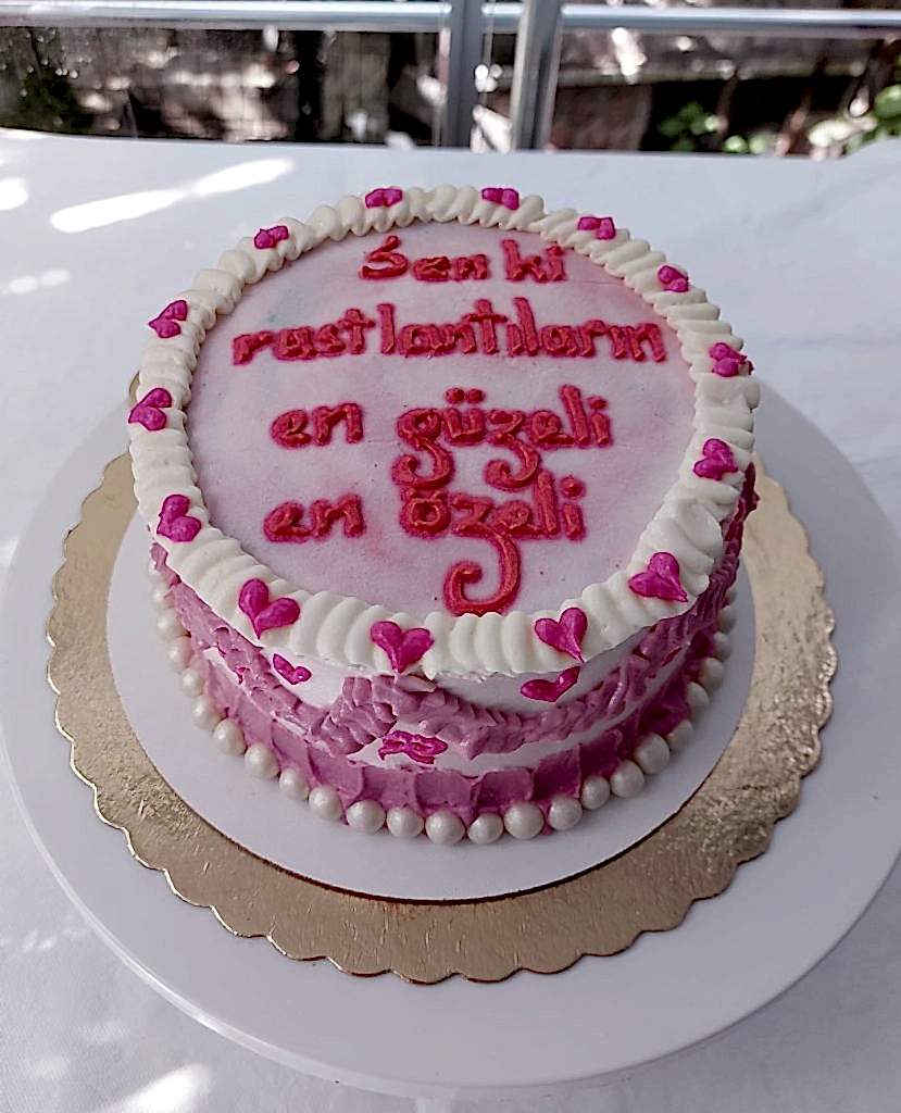 Aynı gün içinde teslim için 07:00 - 18:00 saatleri arasında sipariş verebilirsiniz
Not : Özel Tasarım Pastalar İçin 2 Gün Önce Sipariş Verebilirsiniz