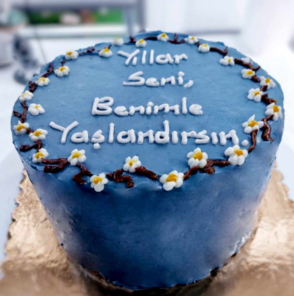 Aynı gün içinde teslim için 07:00 - 18:00 saatleri arasında sipariş verebilirsiniz
Not : Özel Tasarım Pastalar İçin 2 Gün Önce Sipariş Verebilirsiniz