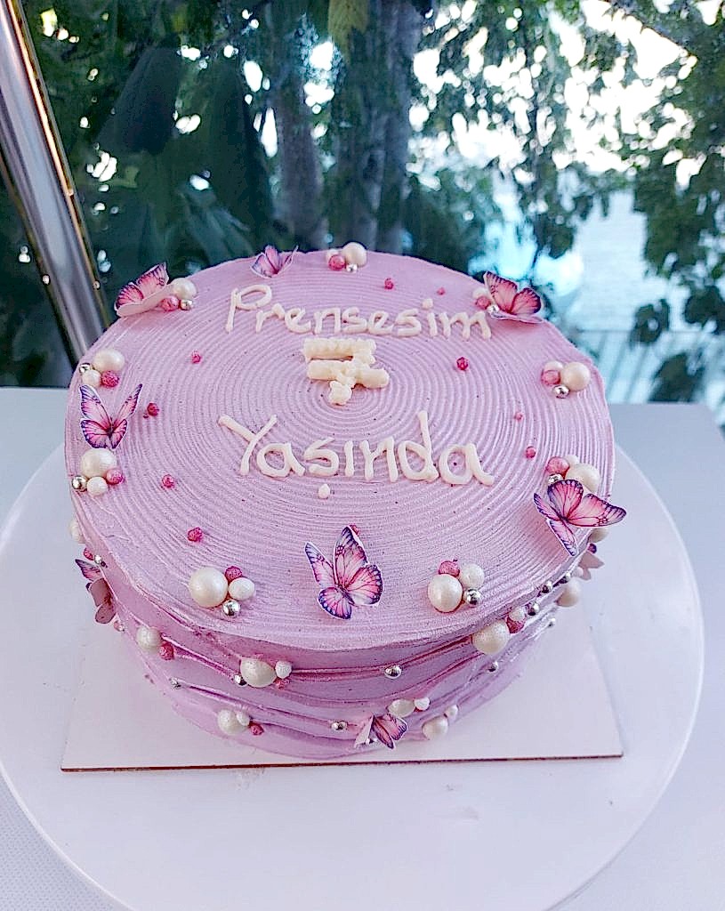 Aynı gün içinde teslim için 07:00 - 18:00 saatleri arasında sipariş verebilirsiniz
Not : Özel Tasarım Pastalar İçin 2 Gün Önce Sipariş Verebilirsiniz