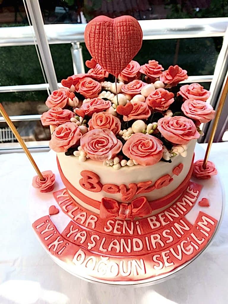 Aynı gün içinde teslim için 07:00 - 18:00 saatleri arasında sipariş verebilirsiniz
Not : Özel Tasarım Pastalar İçin 2 Gün Önce Sipariş Verebilirsiniz