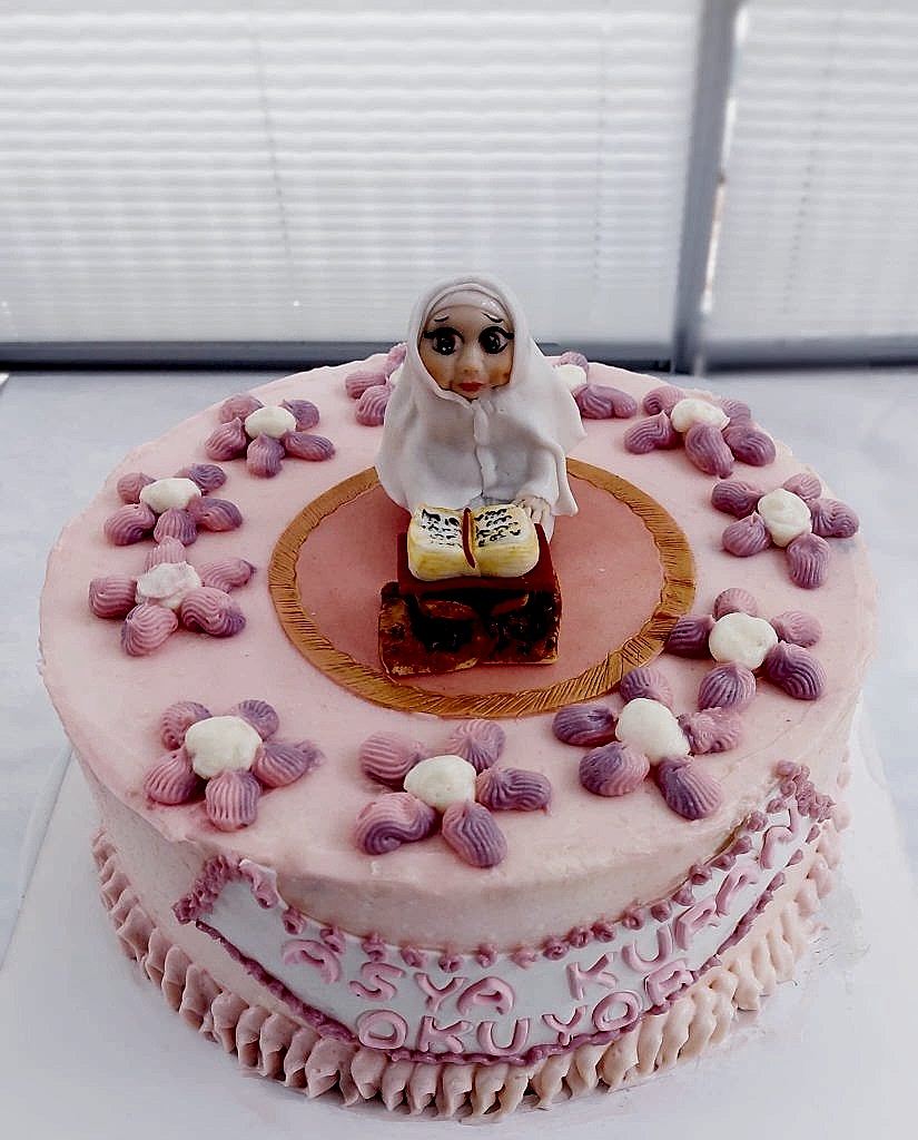 Aynı gün içinde teslim için 07:00 - 18:00 saatleri arasında sipariş verebilirsiniz
Not : Özel Tasarım Pastalar İçin 2 Gün Önce Sipariş Verebilirsiniz