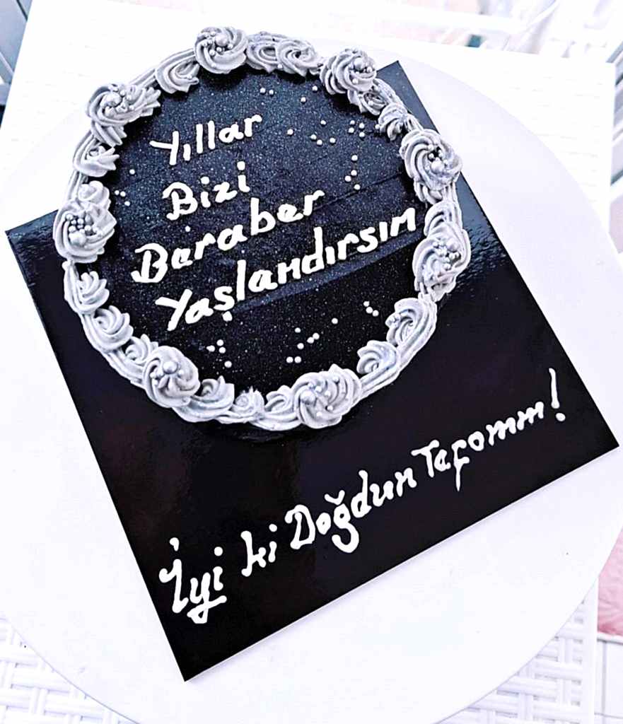 Aynı gün içinde teslim için 07:00 - 18:00 saatleri arasında sipariş verebilirsiniz
Not : Özel Tasarım Pastalar İçin 2 Gün Önce Sipariş Verebilirsiniz