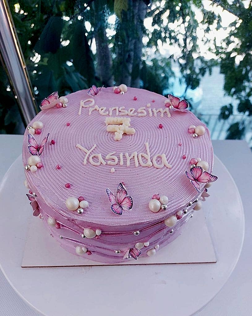 Aynı gün içinde teslim için 07:00 - 18:00 saatleri arasında sipariş verebilirsiniz
Not : Özel Tasarım Pastalar İçin 2 Gün Önce Sipariş Verebilirsiniz