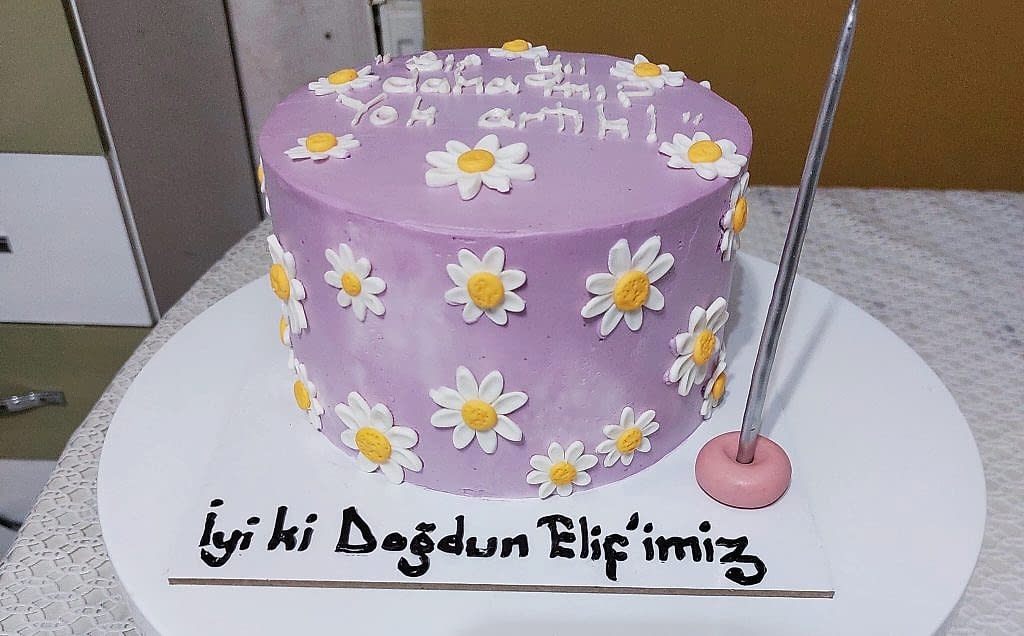 Aynı gün içinde teslim için 07:00 - 18:00 saatleri arasında sipariş verebilirsiniz
Not : Özel Tasarım Pastalar İçin 2 Gün Önce Sipariş Verebilirsiniz