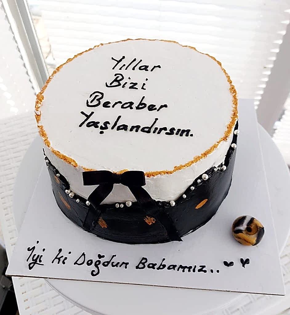 Aynı gün içinde teslim için 07:00 - 18:00 saatleri arasında sipariş verebilirsiniz
Not : Özel Tasarım Pastalar İçin 2 Gün Önce Sipariş Verebilirsiniz