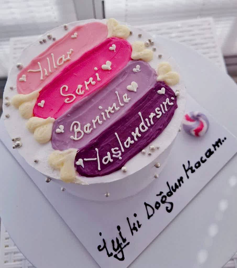 Aynı gün içinde teslim için 07:00 - 18:00 saatleri arasında sipariş verebilirsiniz
Not : Özel Tasarım Pastalar İçin 2 Gün Önce Sipariş Verebilirsiniz