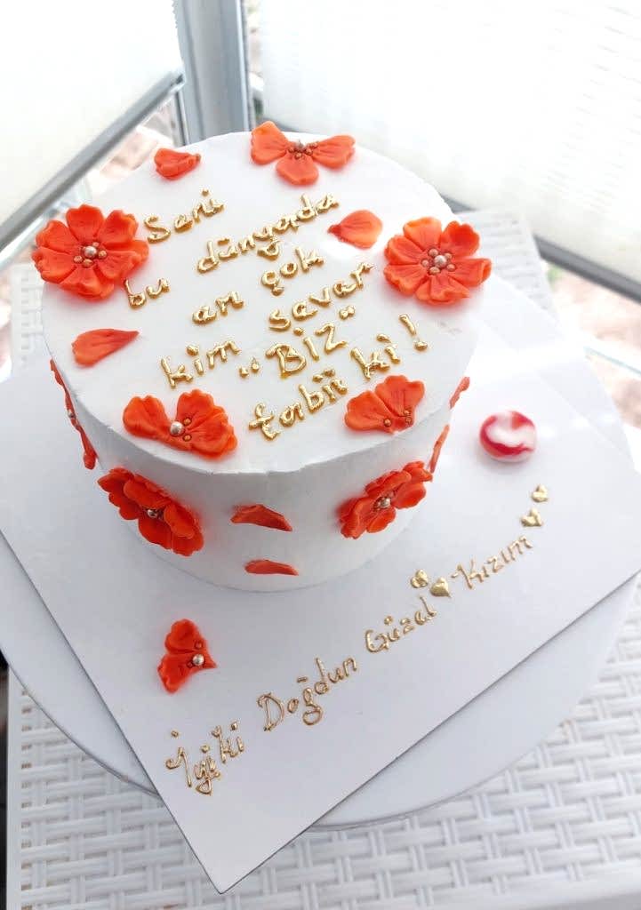 Aynı gün içinde teslim için 07:00 - 18:00 saatleri arasında sipariş verebilirsiniz
Not : Özel Tasarım Pastalar İçin 2 Gün Önce Sipariş Verebilirsiniz