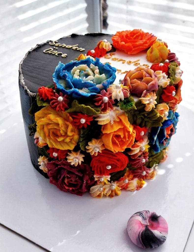 Aynı gün içinde teslim için 07:00 - 18:00 saatleri arasında sipariş verebilirsiniz
Not : Özel Tasarım Pastalar İçin 2 Gün Önce Sipariş Verebilirsiniz