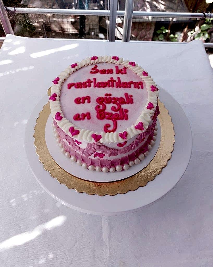 Aynı gün içinde teslim için 07:00 - 18:00 saatleri arasında sipariş verebilirsiniz
Not : Özel Tasarım Pastalar İçin 2 Gün Önce Sipariş Verebilirsiniz