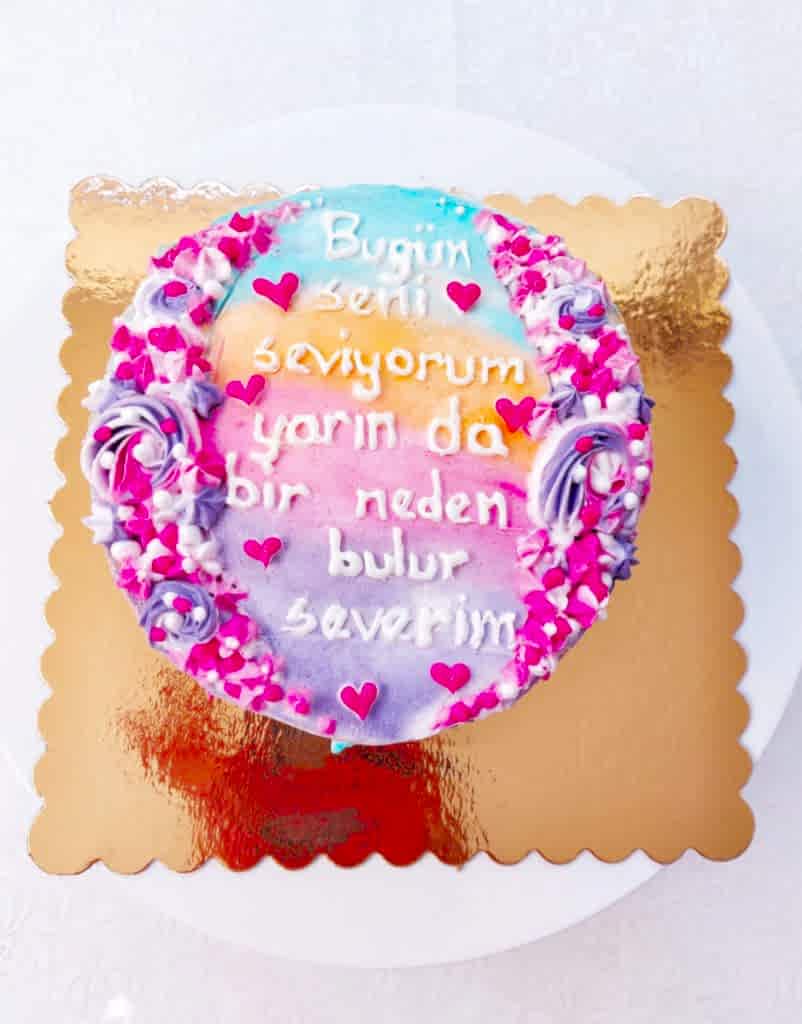 Aynı gün içinde teslim için 07:00 - 18:00 saatleri arasında sipariş verebilirsiniz
Not : Özel Tasarım Pastalar İçin 2 Gün Önce Sipariş Verebilirsiniz