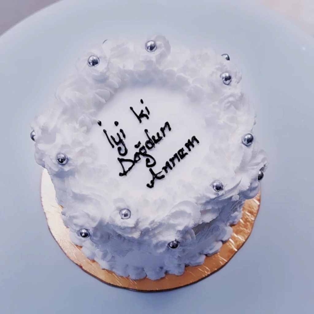 Aynı gün içinde teslim için 07:00 - 18:00 saatleri arasında sipariş verebilirsiniz
Not : Özel Tasarım Pastalar İçin 2 Gün Önce Sipariş Verebilirsiniz