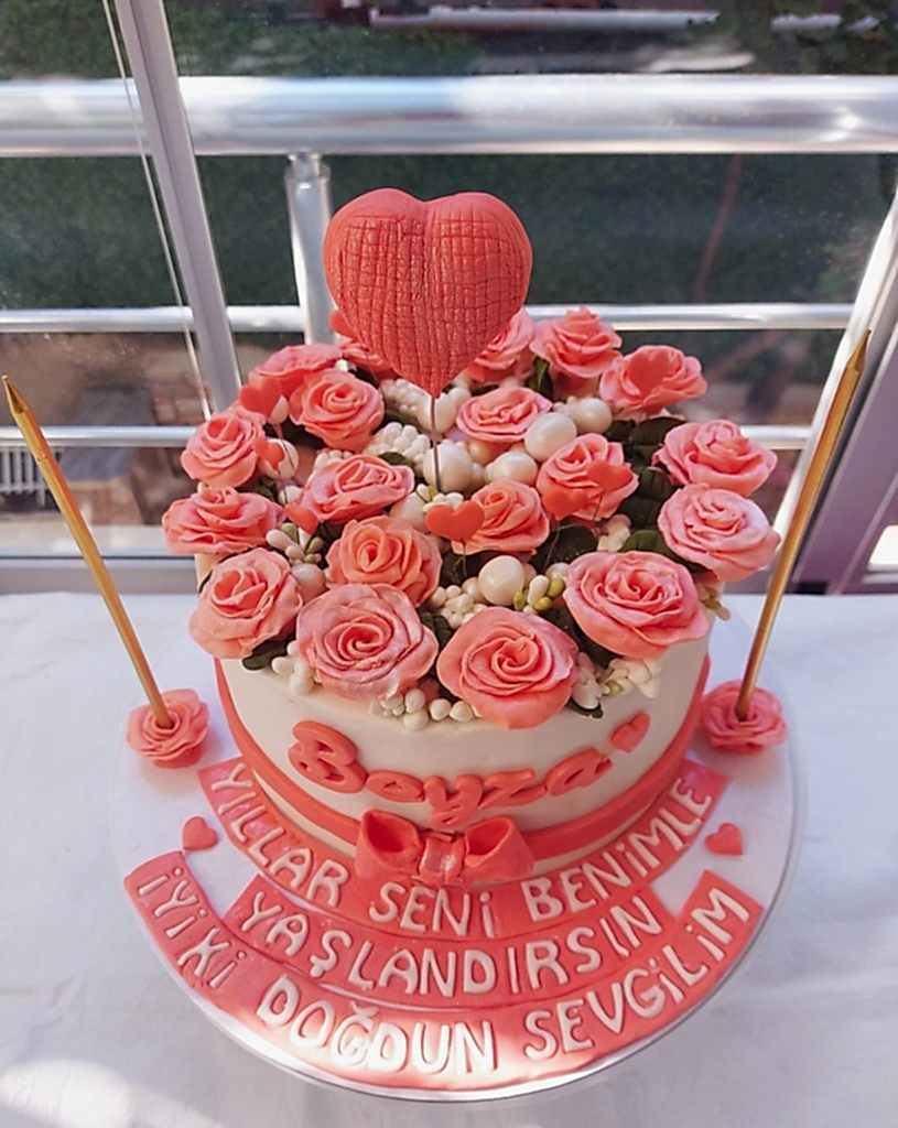 Aynı gün içinde teslim için 07:00 - 18:00 saatleri arasında sipariş verebilirsiniz
Not : Özel Tasarım Pastalar İçin 2 Gün Önce Sipariş Verebilirsiniz