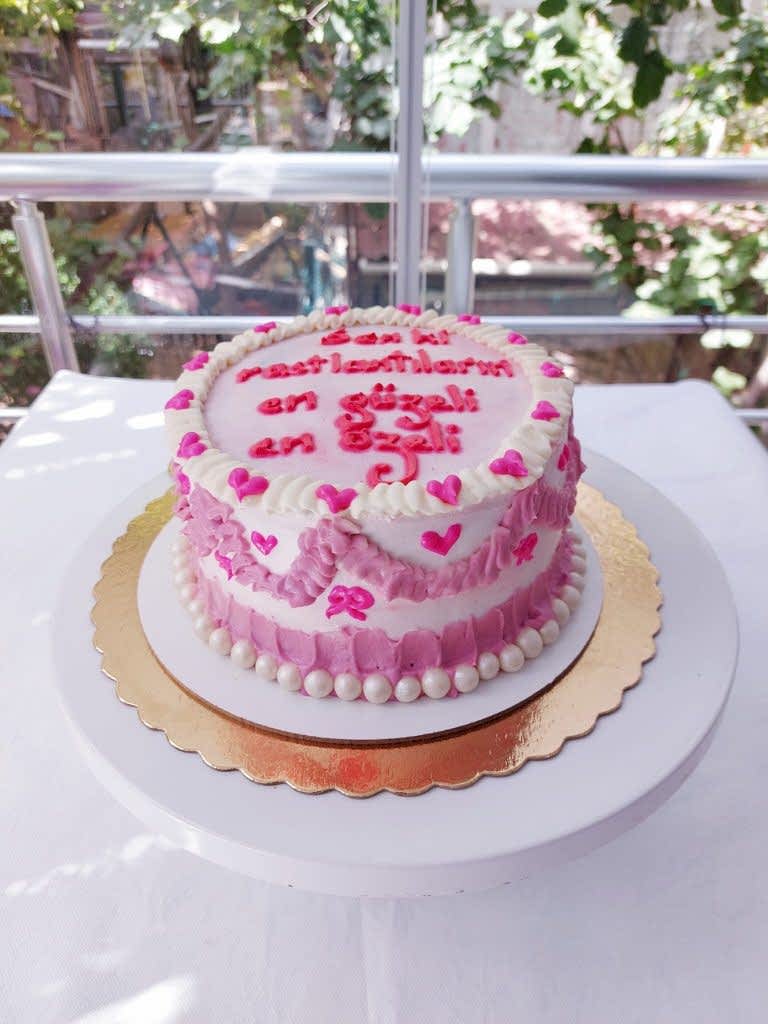 Aynı gün içinde teslim için 07:00 - 18:00 saatleri arasında sipariş verebilirsiniz
Not : Özel Tasarım Pastalar İçin 2 Gün Önce Sipariş Verebilirsiniz