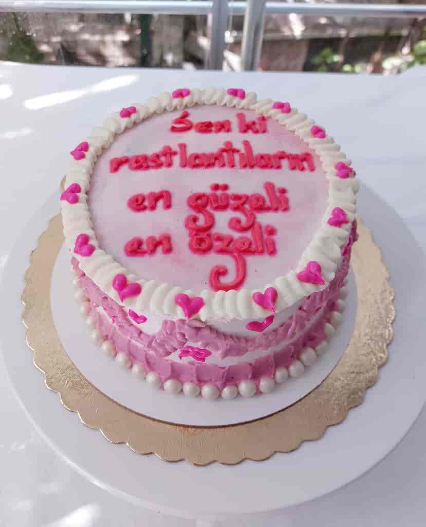 Aynı gün içinde teslim için 07:00 - 18:00 saatleri arasında sipariş verebilirsiniz
Not : Özel Tasarım Pastalar İçin 2 Gün Önce Sipariş Verebilirsiniz